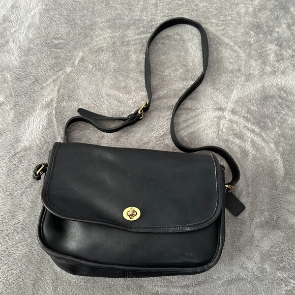 Coach Handbags - Vintage Coach City Crossbody Bag 9790 Black Leather Purse
